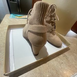 Michael Kors Size 11 , Suede Tan Wedge Bootie